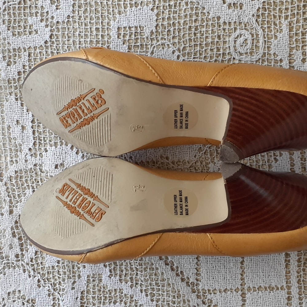 Stylish Mustard Peep-Toe Women's Heels by Seychelles.  Size 7.5 - Picture 5 of 6